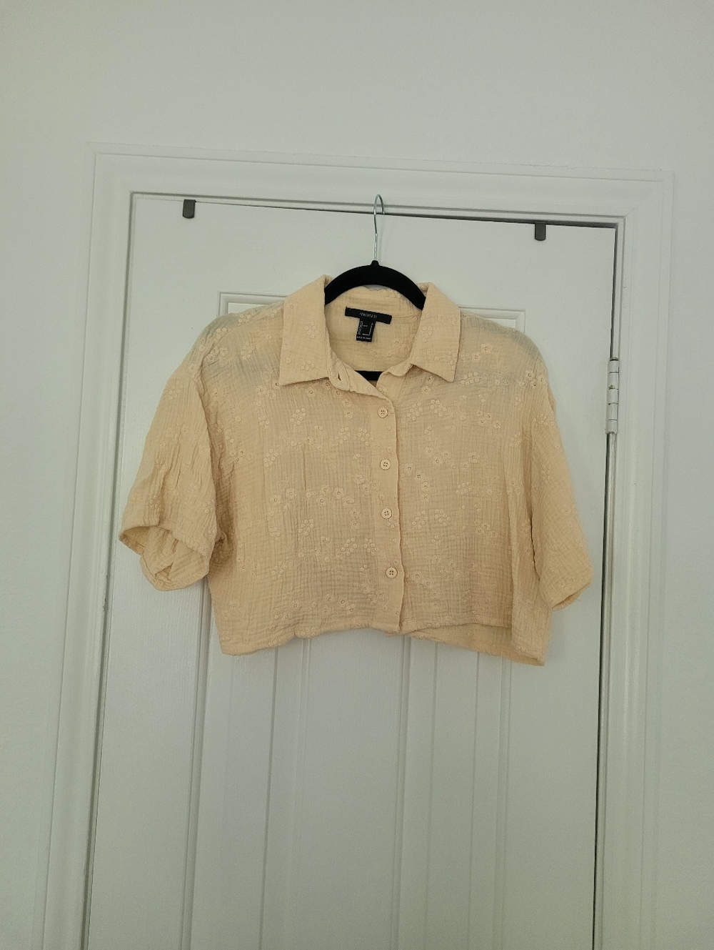 Forever 21 yellow floral embroidered button up blouse Size S